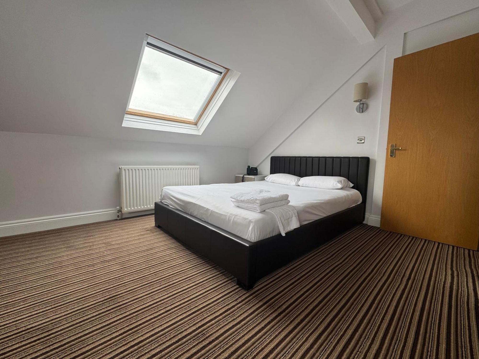 Parkside International Hotel Reading Extérieur photo